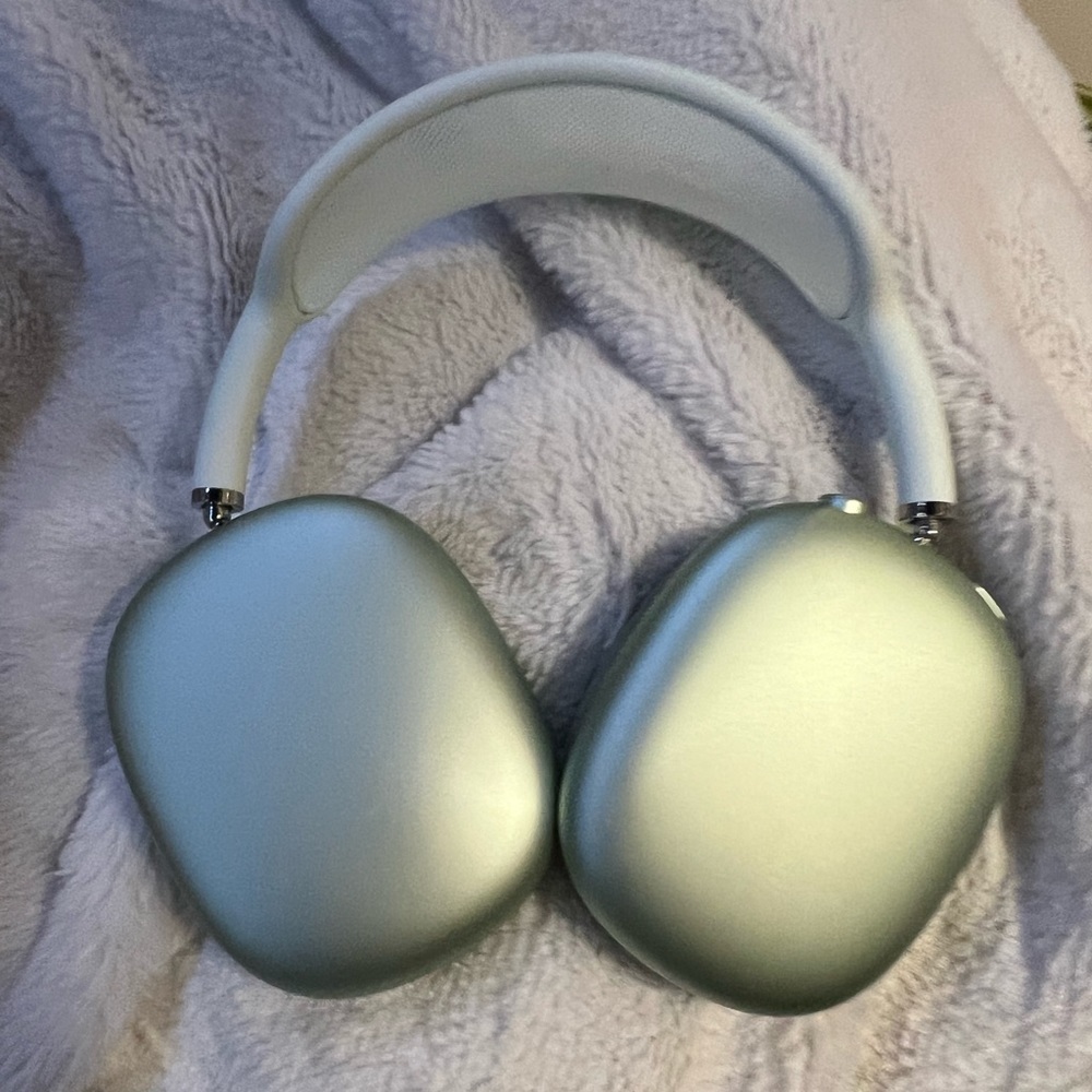 Green Air Pod Max